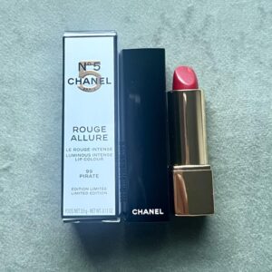 Batom edição super especial N°5 na cor Pirate 99 (vermelho). Chanel. NOVO