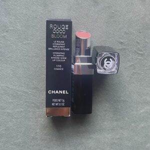 Batom Chanel Rouge Coco Bloom super cremoso efeito gloss. Cor 110 Chance. NOVO