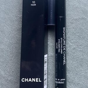 Eyeliner líquido Chanel alta precisão. Vem com cartucho de tinta separado. Cor preta. NOVO