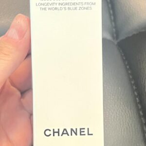 Serum para deixar o rosto com coloração mais uniforme e hidratada. Chanel. NOVO