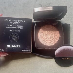 Iluminador em pó edição especial. “Éclat Magnétique Metal Peach”.  Chanel. NOVO.