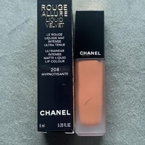 Batom líquido com acabamento mate Rouge Liquid Velvet. Cor 208 Hypnotisante. NOVO