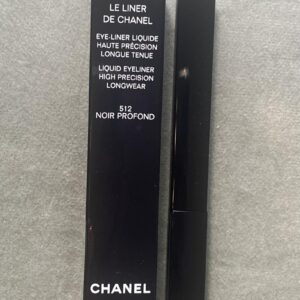Eyeliner líquido Chanel alta precisão na cor 512 Noir Profond (preto). NOVO