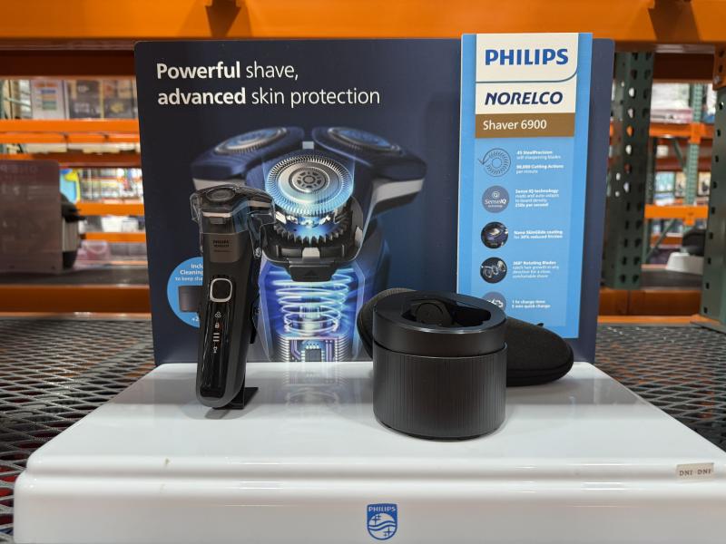 Philips Norelco Shaver 6900 with SenseIQ and Quick Clean Pod, Series 6000